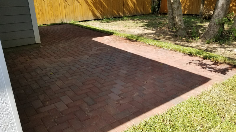 Small Holland paver patio