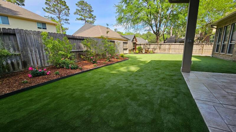 backyard-artificial turf-and-landscaping