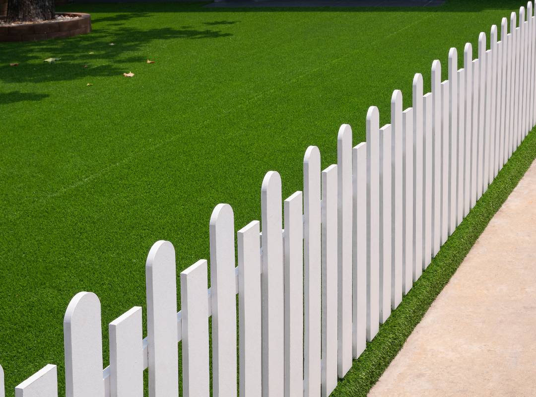 Dog-run-Artificial- turf and fence